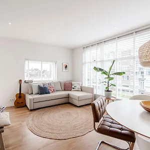 https://the-shell-apartment.zandvoort-hotels.com